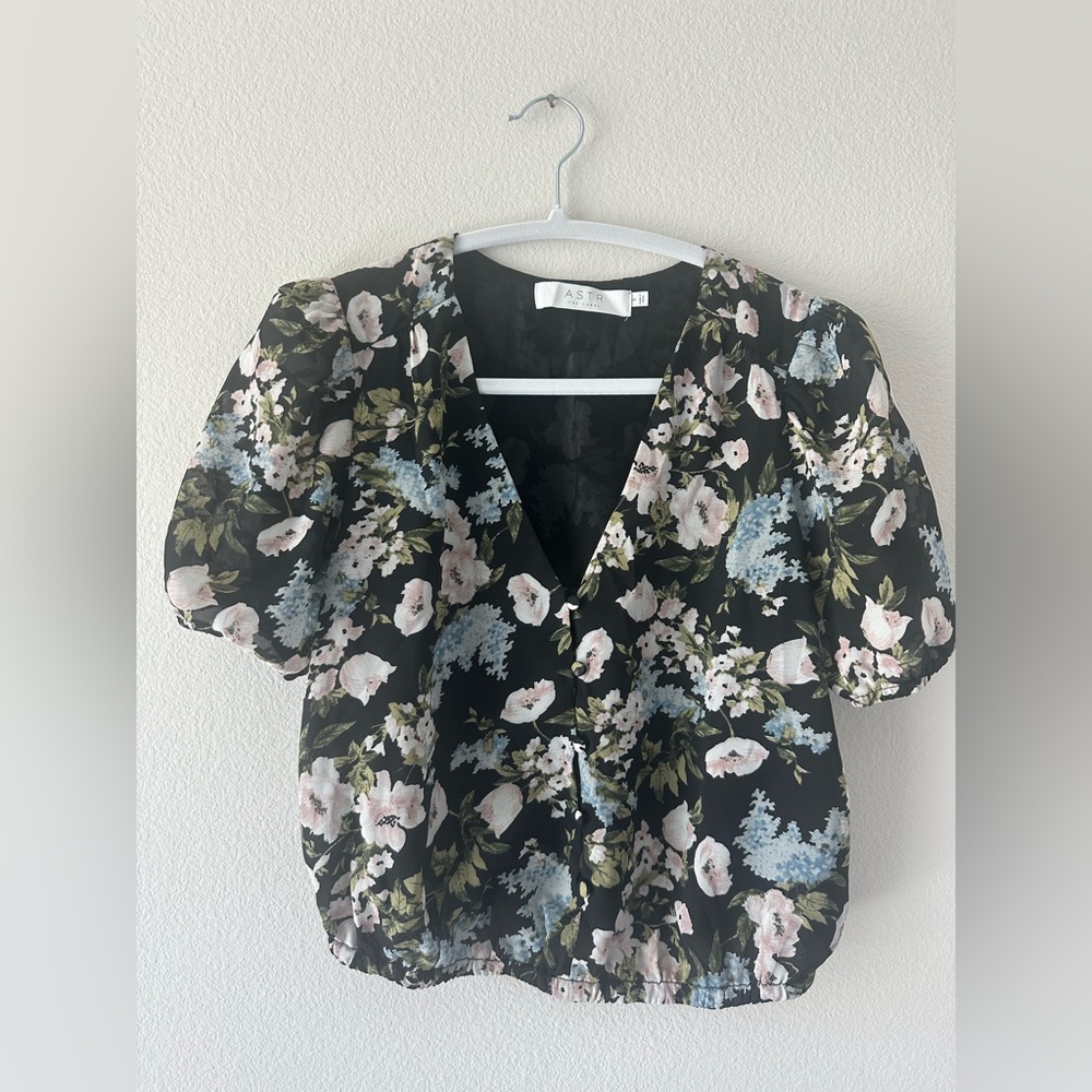 ASTR Black and White Puff Sleeve Ruched Blouse